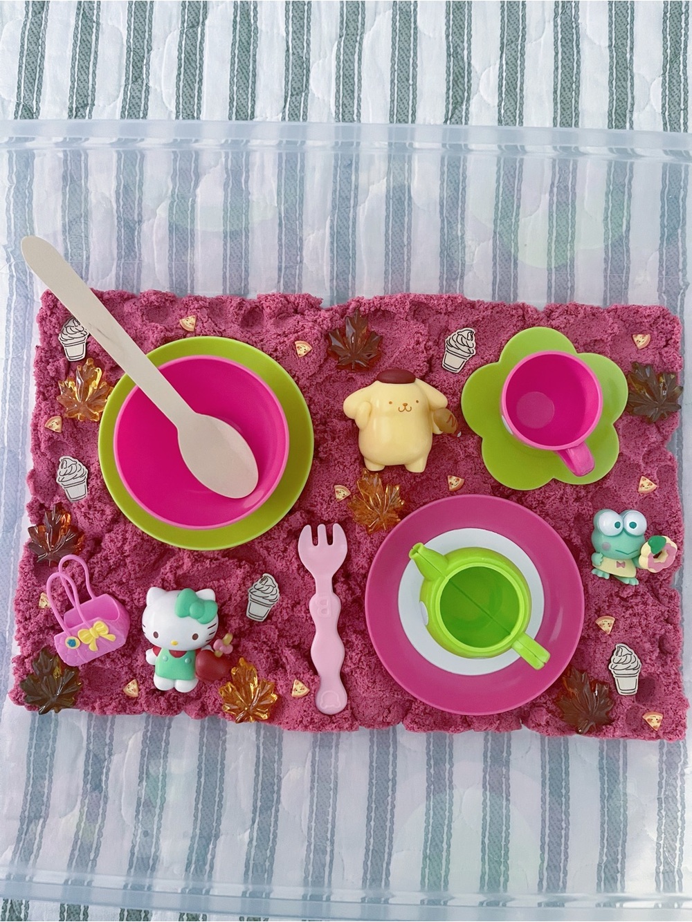Fall Lunch Date with Hello Kitty & Friends Sensory Kit - Kids Toys Kinetic Sand